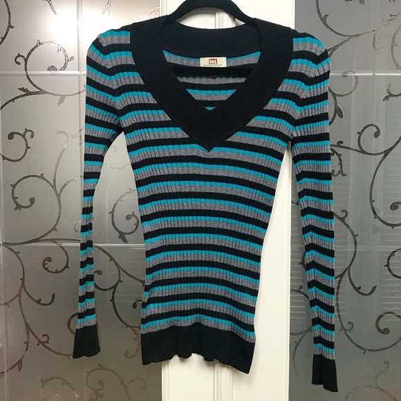 NWOT - LEI - Ribbed Tri-Color V-Neck Sweater - Picture 4 of 6